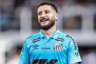 Zé Rafael segue em busca do primeiro gol pelo Santos após quatro bolas na trave