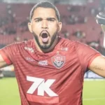Vasco enfrenta Vitória buscando engatar terceira vitória seguida em casa pela Série A