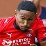 Demetri Mitchell recorre ao ChatGPT para negociar com Leyton Orient e obtém salário maior