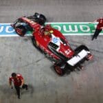 Hamilton aponta dificuldade da Ferrari e prevê maior atraso em 2025