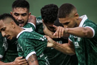 Guarani empata com Náutico, adia acesso e decide no Dérbi 212
