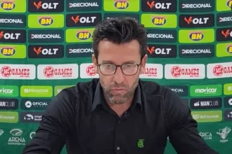 Alberto Valentim exalta disciplina tática após 3 a 1 do América-MG sobre a Ferroviária