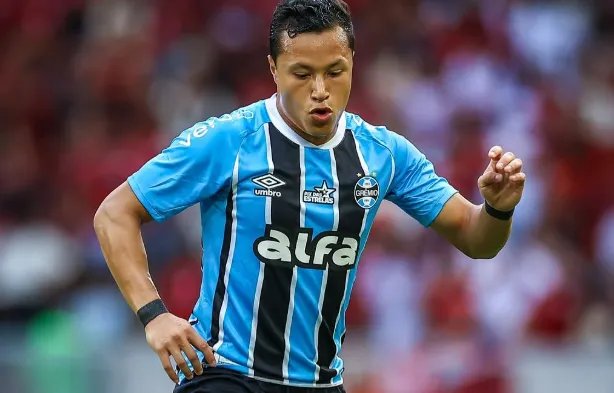 Marlon critica arbitragem e CBF após derrota do Grêmio para o Bragantino