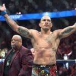 Alex Poatan nocauteia Ankalaev em 80 segundos e retoma cinturão dos meio-pesados no UFC 320