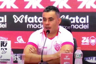 Jair Ventura responsabiliza arbitragem por derrota do Vitória para o Vasco em São Januário