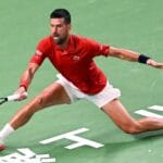 Djokovic reclama de clima “brutal” após vitória de 2h42 no Masters de Xangai