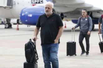 Diretor do São Paulo ataca VAR e arbitragem após virada do Palmeiras no MorumBis