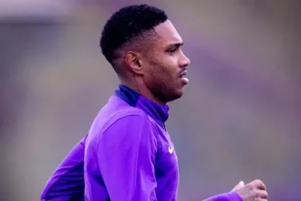Vitinho passa por artroscopia e vira baixa no Corinthians pelo Brasileirão