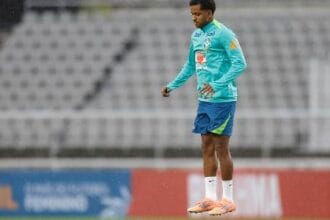 Rodrygo afirma que Brasil impõe mais respeito sob comando de Ancelotti
