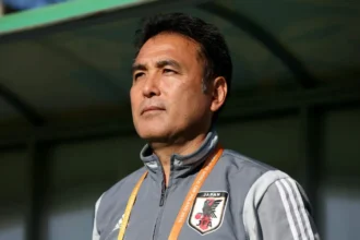 Dirigente da seleção japonesa pega 18 meses de prisão na França por pornografia infantil em voo