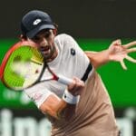 Vacherot vence Griekspoor, entra para a história e alcança quartas em Xangai