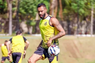 César Martins retorna à zaga do Novorizontino para duelo decisivo contra o Cuiabá