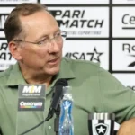 Relação com o Lyon provoca reformulação e crise no Botafogo sob John Textor