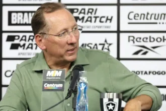 Relação com o Lyon provoca reformulação e crise no Botafogo sob John Textor