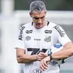 Vojvoda classifica triunfo sobre o Corinthians como melhor atuação do Santos e destaca apoio da torcida