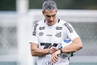 Santos avalia dupla de zaga para clássico contra o Corinthians no dia 15