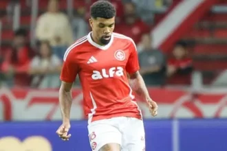 Lesão tira zagueiro Juninho do Internacional antes de enfrentar o Mirassol