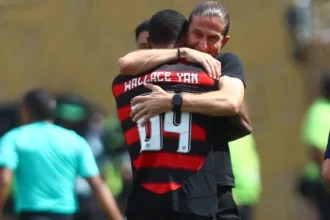 Jovens do Flamengo buscam reconquistar espaço sob comando de Filipe Luís