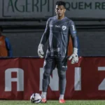 Goleiro do Londrina ressalta foco antes de decisão que vale vaga na Série B