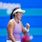Pegula vence Siniakova de virada e alcança semifinal em Wuhan