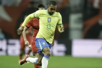 Disputa entre Paulo Henrique e Vitinho esquenta lado direito da Seleção Brasileira