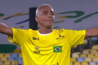 Romário brilha em vitória do Brasil sobre Itália por 8 a 3 em jogo de lendas no Maracanã