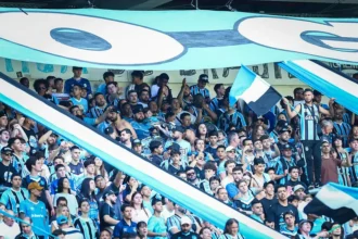 Mesmo em 13º lugar, Grêmio atrai 14 mil torcedores e goleia Brasil-PEL por 5 a 0 em jogo-treino