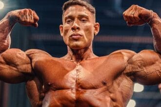Ramon Dino conquista título inédito do Mr. Olympia e leva prêmio de US$ 100 mil