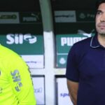 Abel Ferreira vê torcida organizada alterar cânticos após período de conflito no Allianz Parque