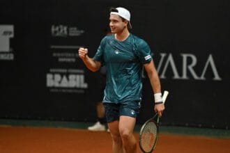 Schiessl bate cabeça 8 e garante primeira vitória brasileira na Copa Internacional de Tênis