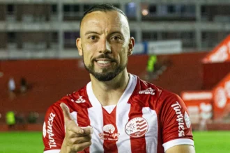 Cláusula assegura Paulo Sérgio no Náutico até 2026 após gol do acesso