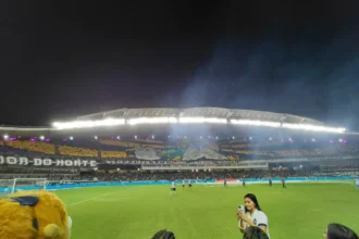 Torcida do Remo cria mosaicos de fé e provocação antes da vitória no clássico Re-Pa