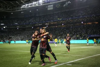 Jhon Jhon acusa arbitragem de beneficiar Palmeiras no Allianz Parque