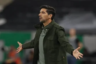 Abel Ferreira exalta “amor” e reforça conexão com a torcida após goleada do Palmeiras