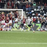 Palmeiras goleia, amplia liderança e Santos encerra jejum contra o Corinthians na 28ª rodada