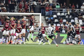 Palmeiras goleia, amplia liderança e Santos encerra jejum contra o Corinthians na 28ª rodada