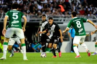 Atacante Everton Brito pede rescisão e cobra R$ 1 milhão da Ponte Preta