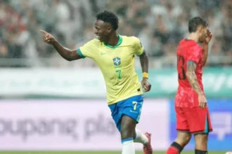 Vinicius Júnior ocupa o 6º lugar entre os jogadores mais bem pagos do mundo, segundo a Forbes