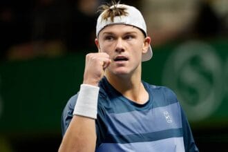 Rune estreia com vitória em Estocolmo; Berrettini se despede nas oitavas
