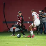 Vitória bate Bahia no Barradão, faz 2 a 1 e encurta distância para sair do Z-4