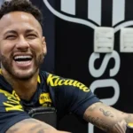 Neymar retorna a doceria em Santos para retirar encomenda após deixar R$ 100 adiantados