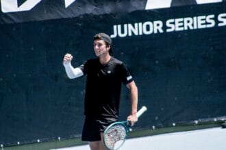 Brasileiros Leonardo Storck e Nathalia Tourinho avançam à decisão do AO Junior Series na Rio Tennis Academy