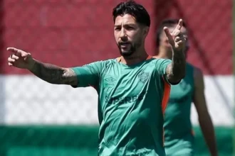 Fluminense projeta retorno de Lucho Acosta para o clássico com o Vasco