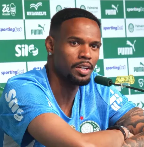 Carlos Miguel assume a meta do Palmeiras e estreia diante do Flamengo no Maracanã
