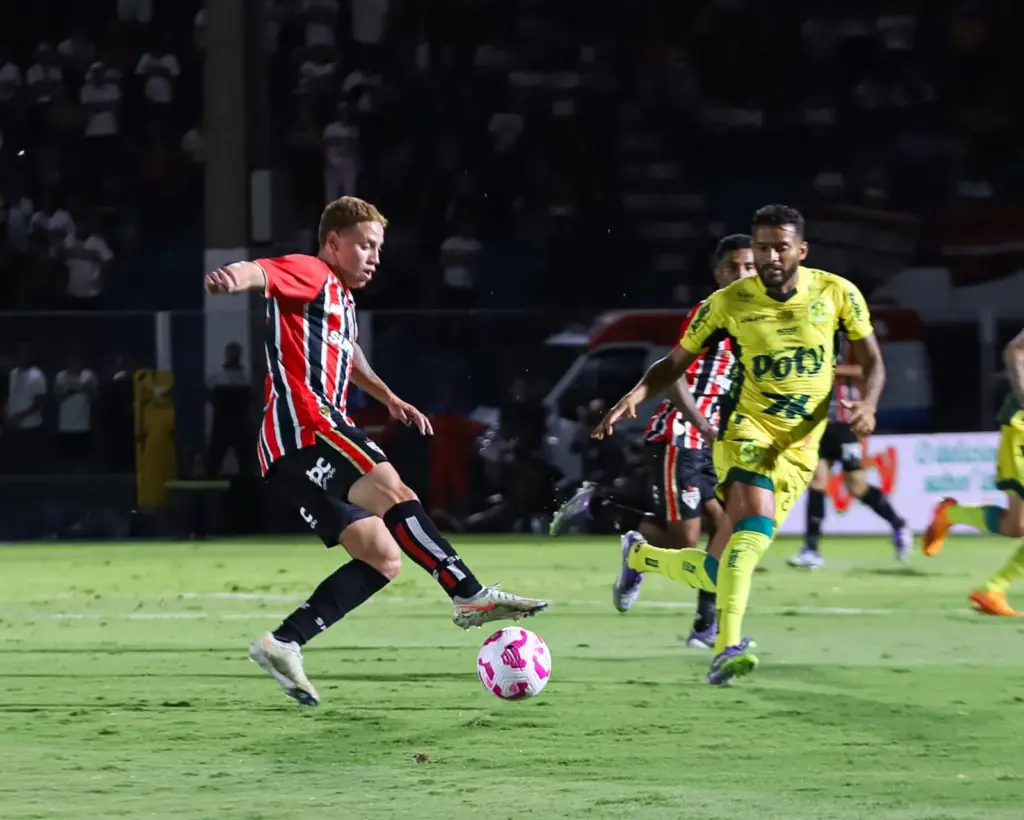 Carlos Eduardo encerra jejum de um ano e meio e ajuda Mirassol a bater o São Paulo por 3 a 0