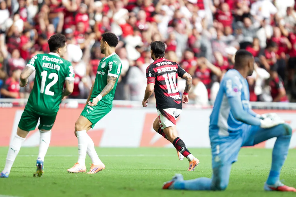 Domingo de futebol registra vitórias do Flamengo e do Bahia e define campeões em torneios femininos e de base