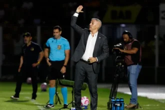 Crespo mantém otimismo após novo revés e cobra reação imediata no São Paulo