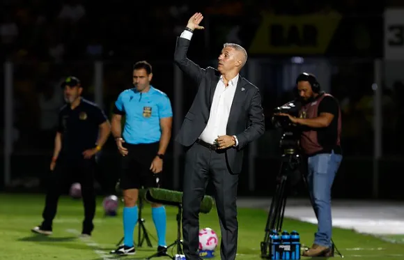 Crespo mantém otimismo após novo revés e cobra reação imediata no São Paulo