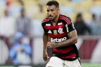 Lesão de Léo Ortiz abre espaço para Danilo assumir a zaga do Flamengo