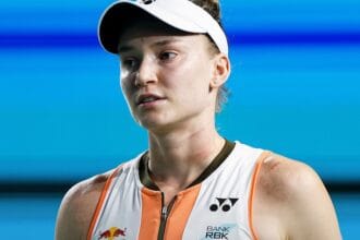 Rybakina precisa de duas vitórias em Tóquio para confirmar presença no WTA Finals